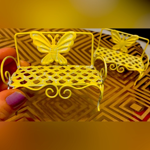 Set of 2 Tiny Yellow Butterfly Benches - Picture 4 of 7